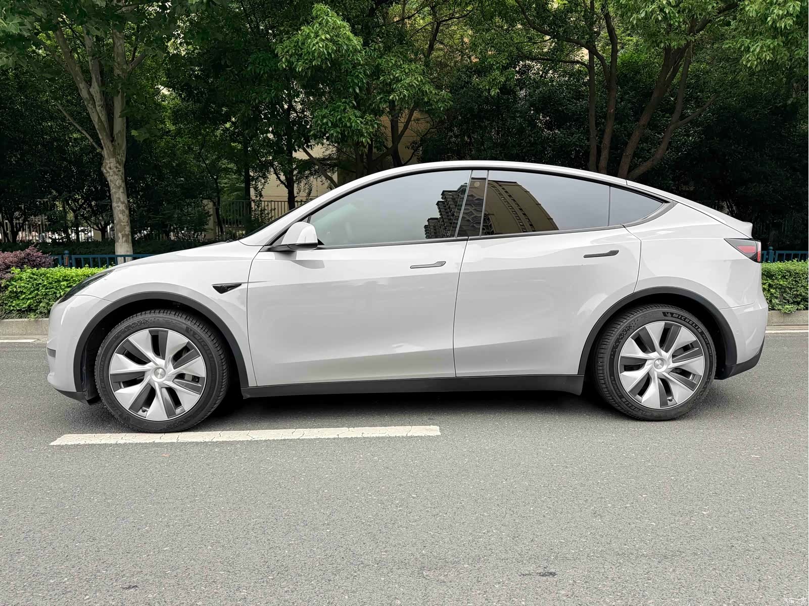 Tesla Model Y, 2021 все фото