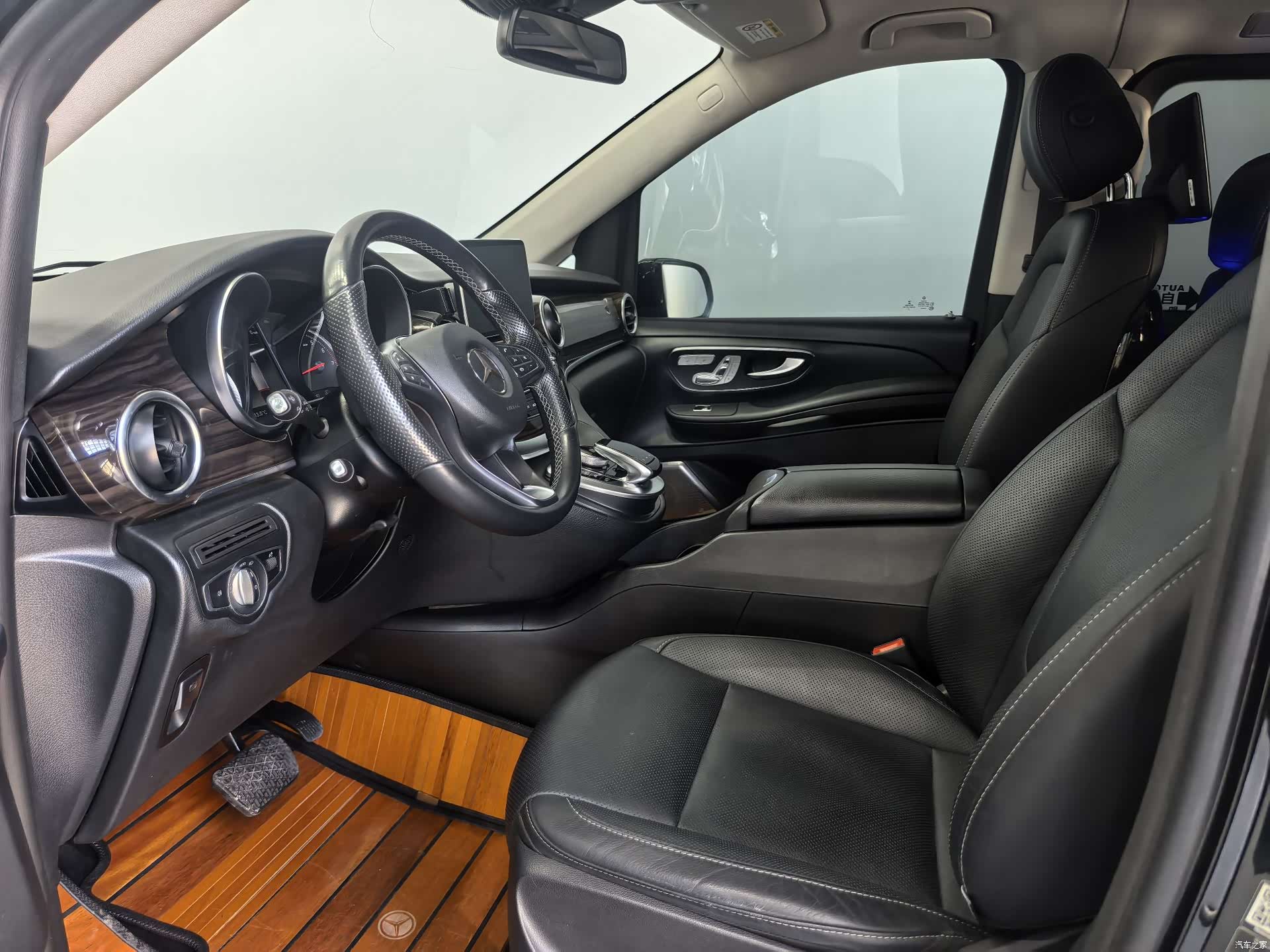 Mercedes-Benz V-Class, 2020 11