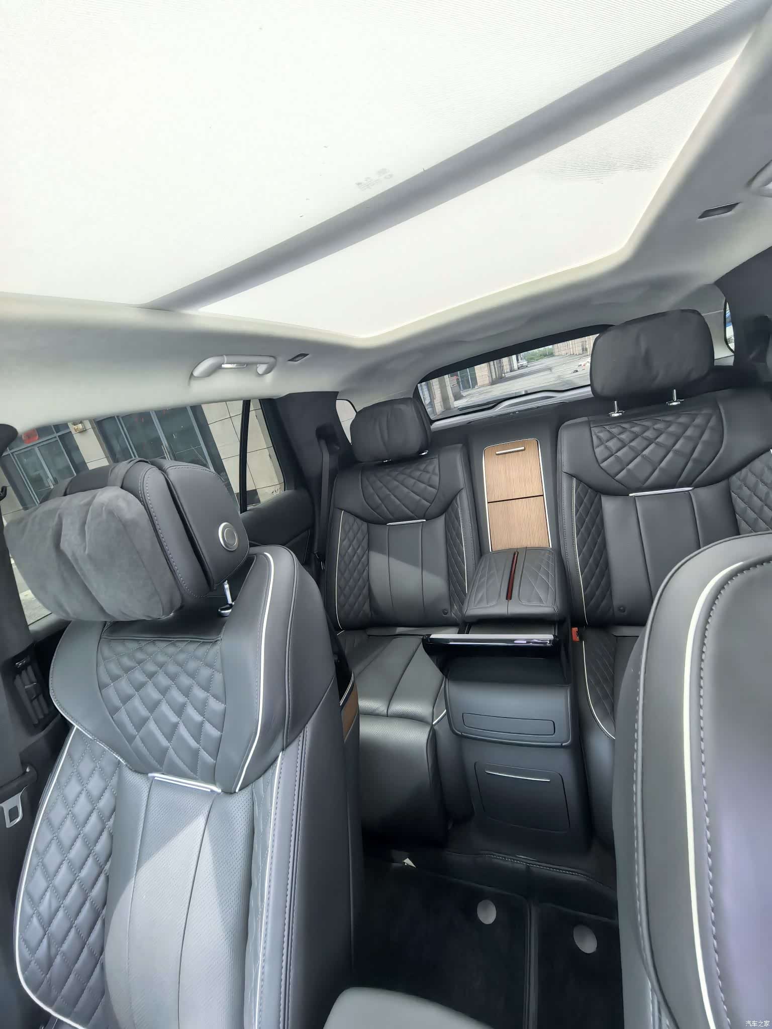 Hongqi E-HS9, 2022 19