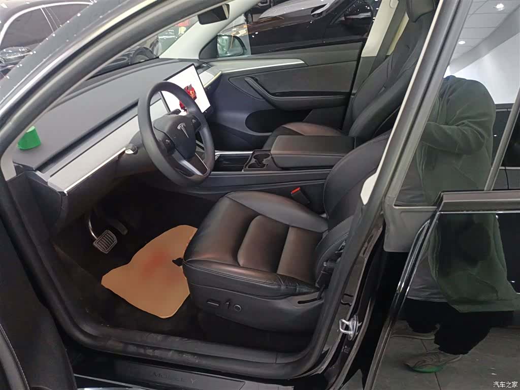 Tesla Model Y, 2023 15