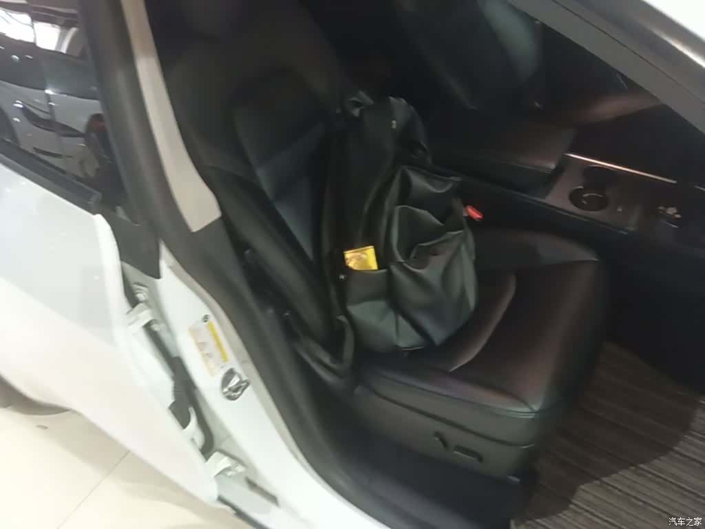 Tesla Model Y, 2021 25
