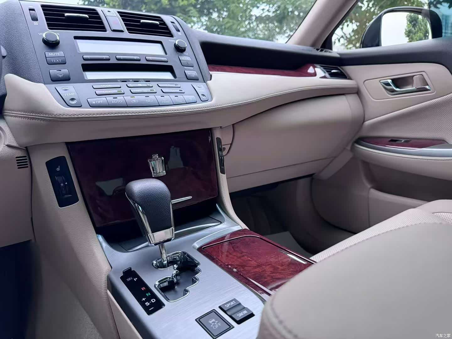 Toyota Crown, 2014 9