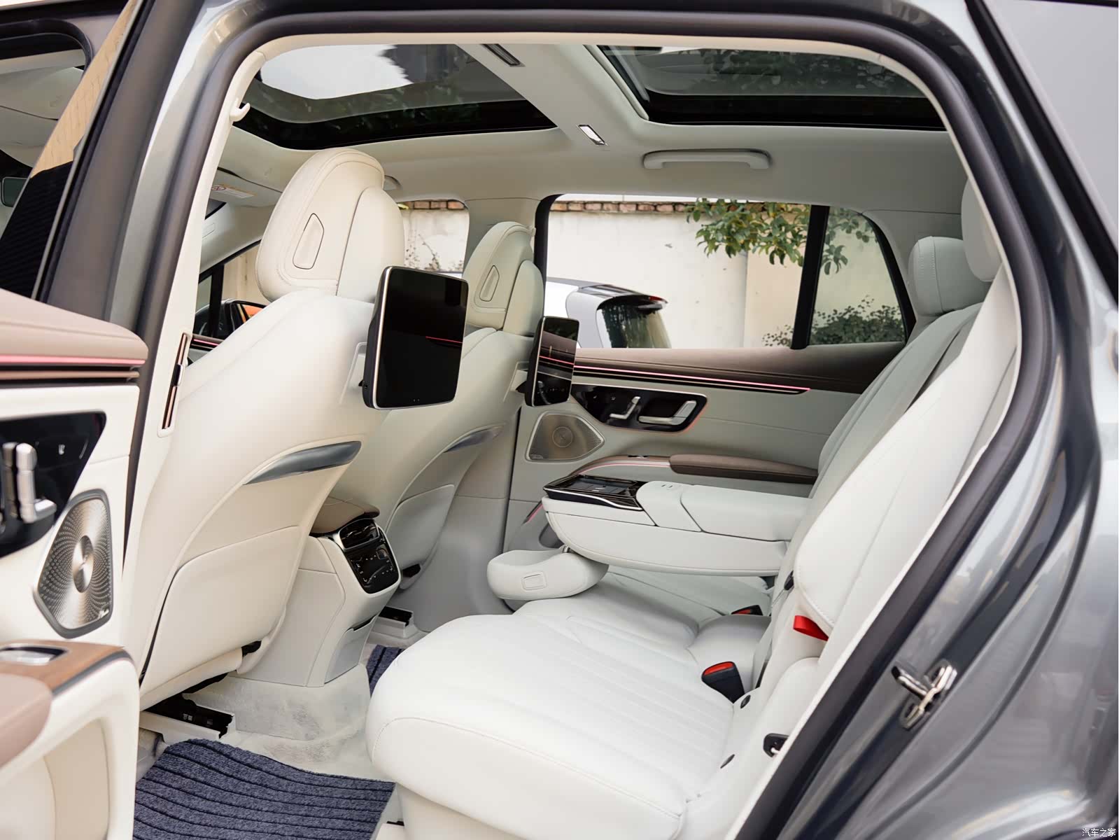 Mercedes-Benz EQS, 2023 12