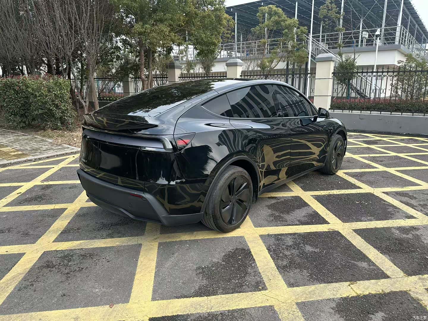 Tesla Model Y, 2025 4