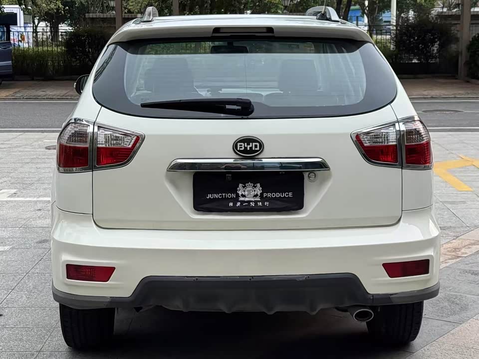 BYD S6