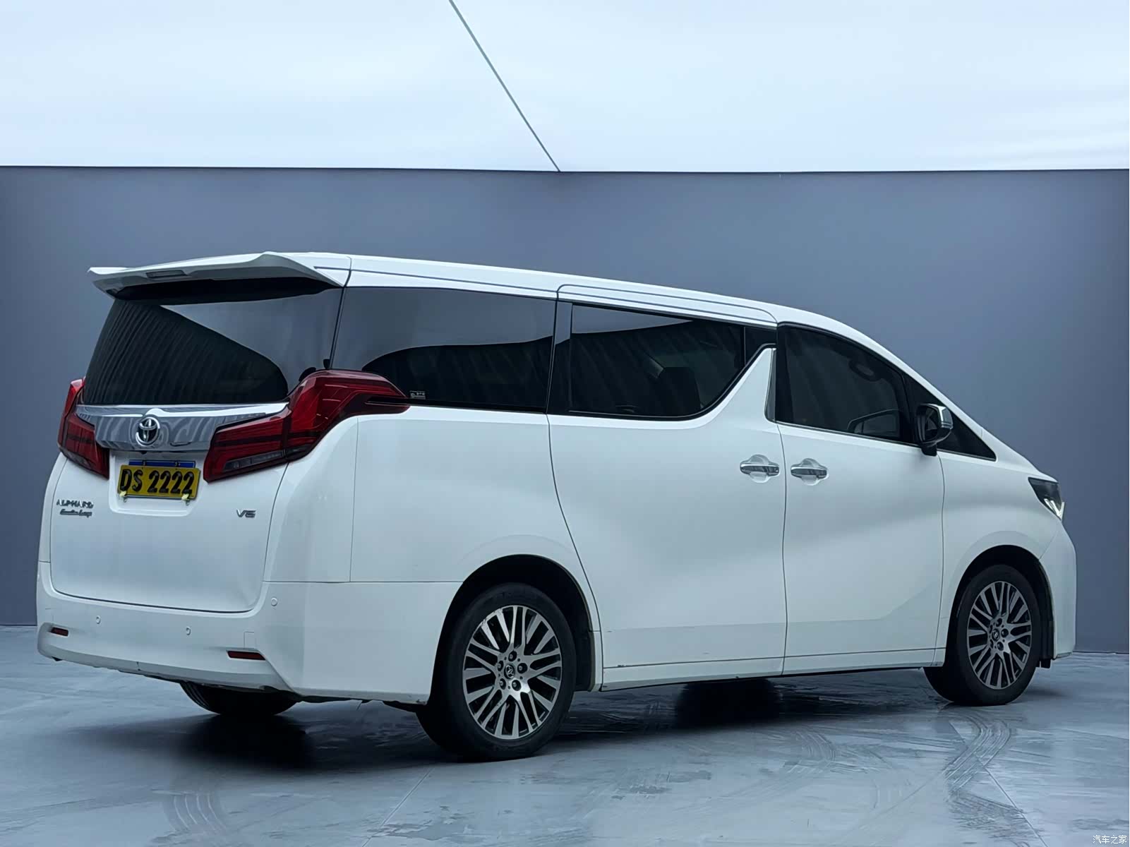 Toyota Alphard, 2016 все фото