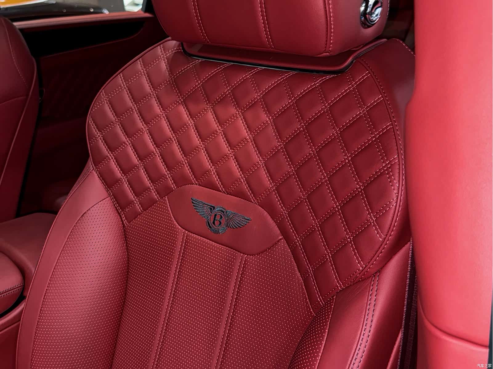 Bentley Bentayga, 2022 16
