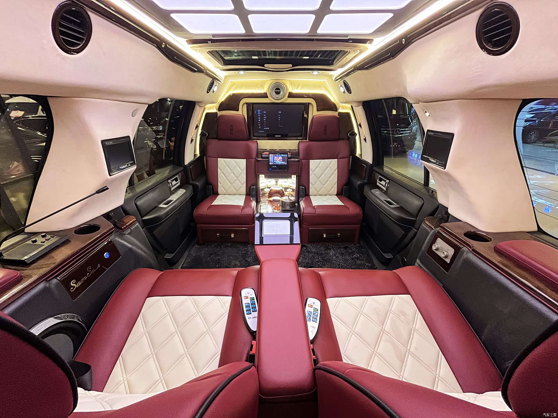 Lincoln Navigator, 2011 23