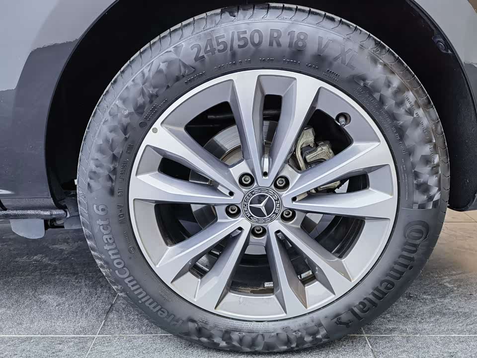 Mercedes-Benz V-class