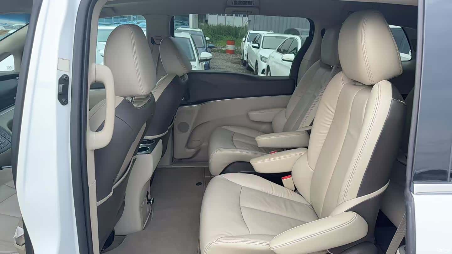 Buick GL8, 2011 2