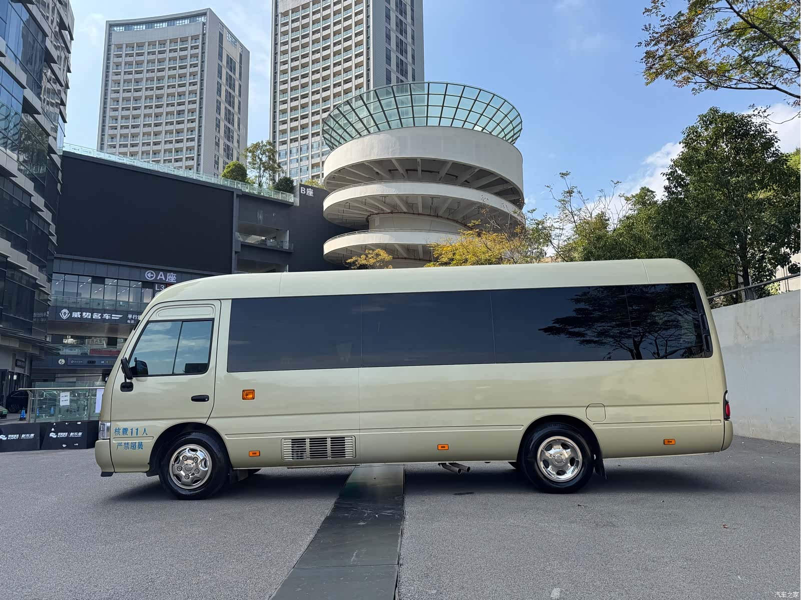 Toyota Coaster, 2023 все фото