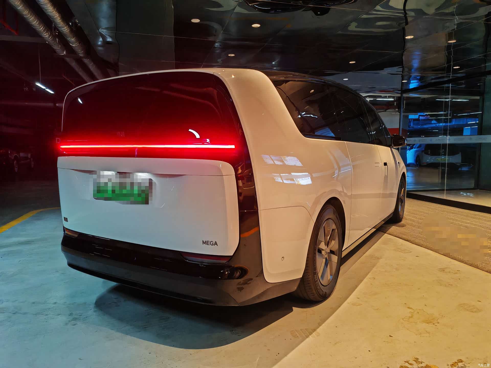 Li Auto MEGA, 2025 6