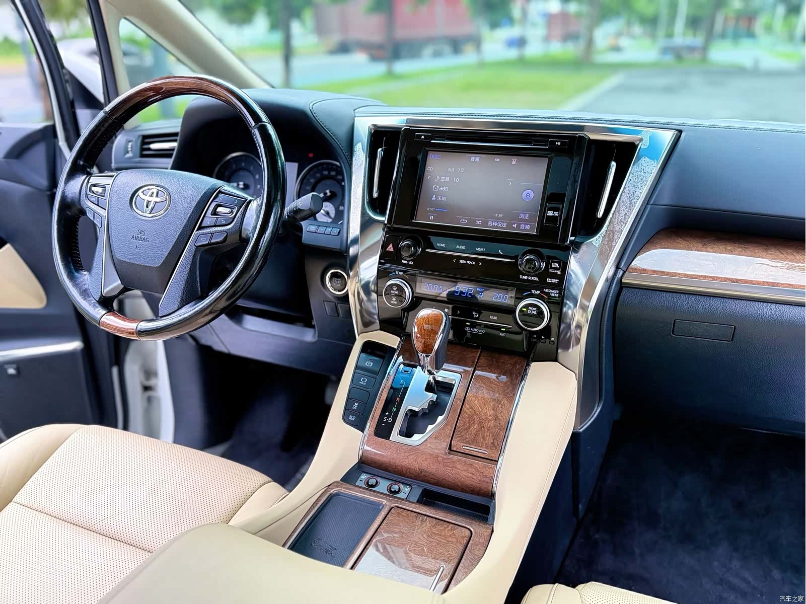 Toyota Alphard, 2017 13