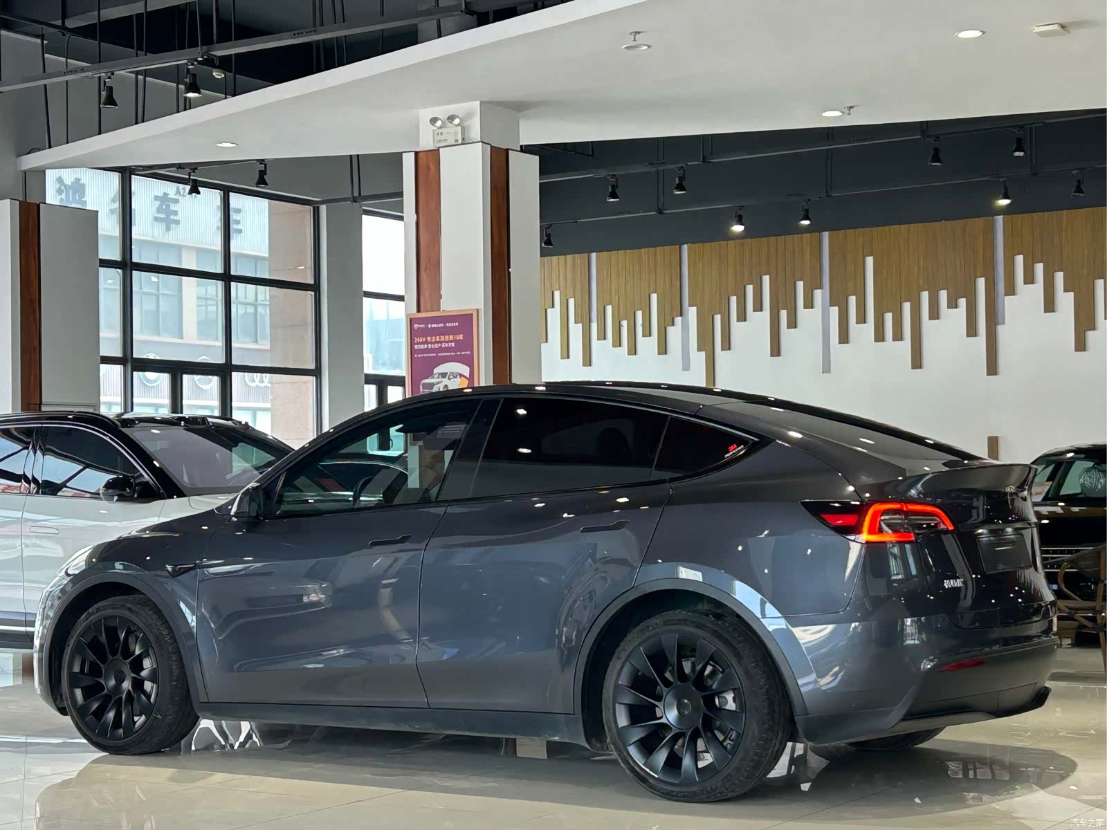 Tesla Model Y, 2022 25