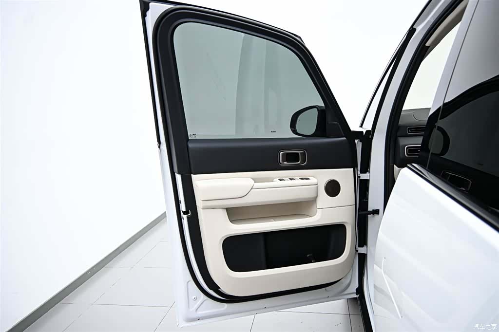 Li Auto MEGA, 2025 25