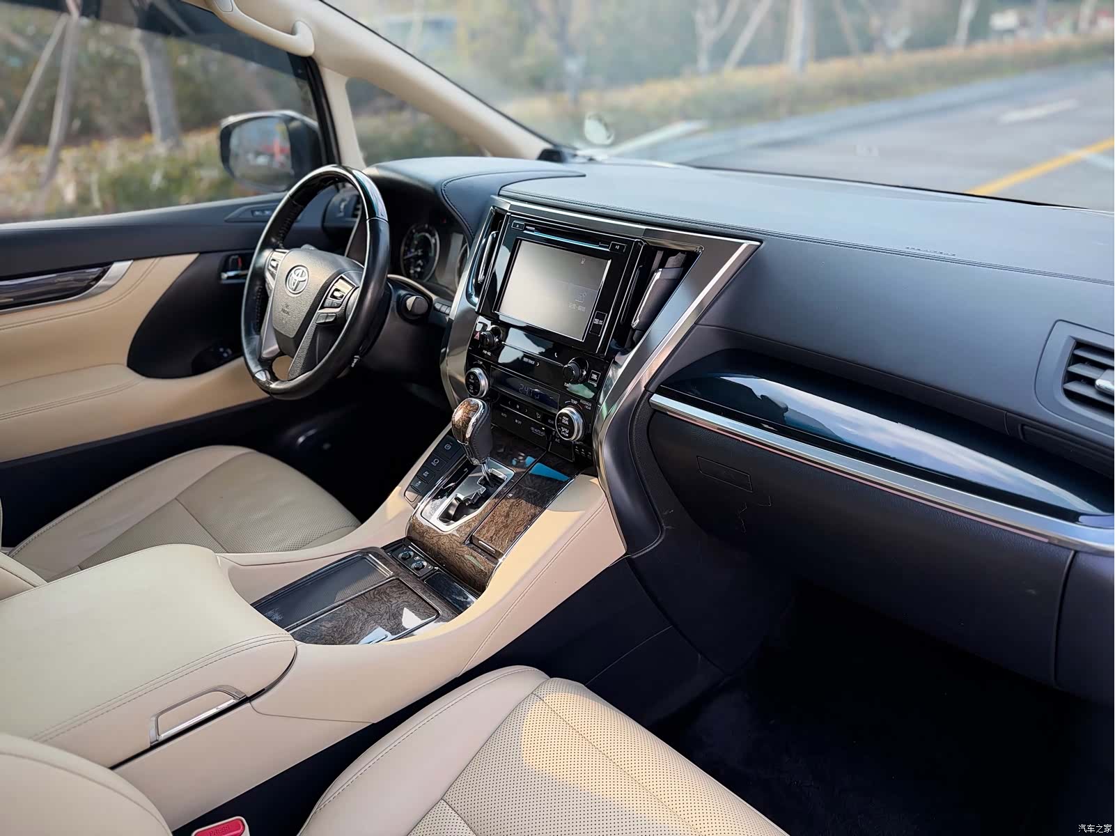 Toyota Vellfire, 2020 16