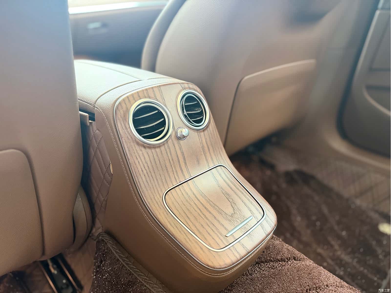 Mercedes-Benz E-Class, 2023 18