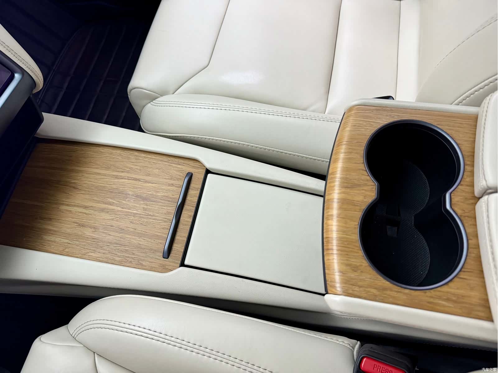 Tesla Model X, 2019 11