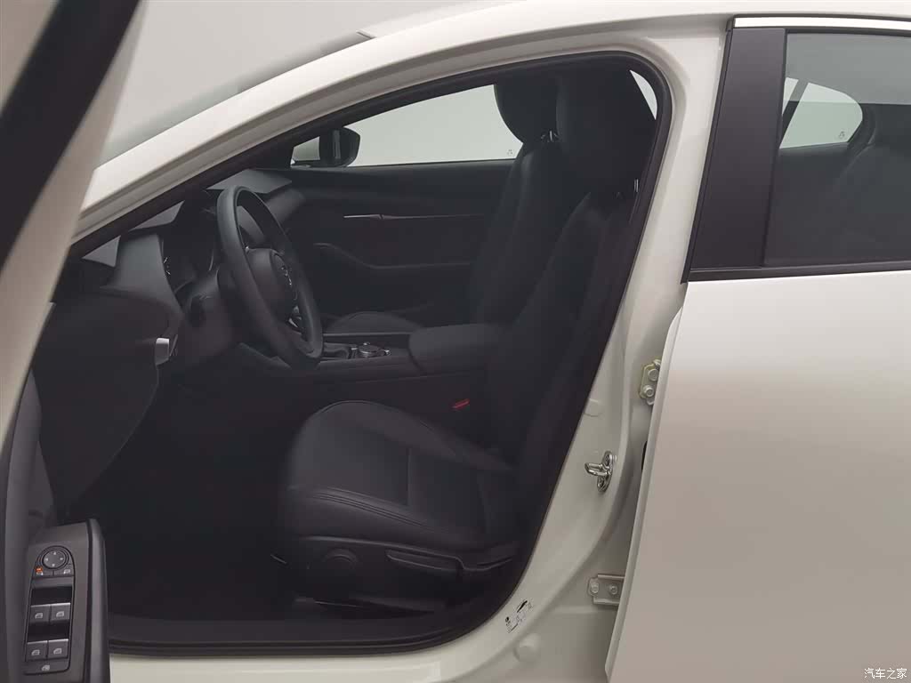 Mazda Mazda3, 2023 10