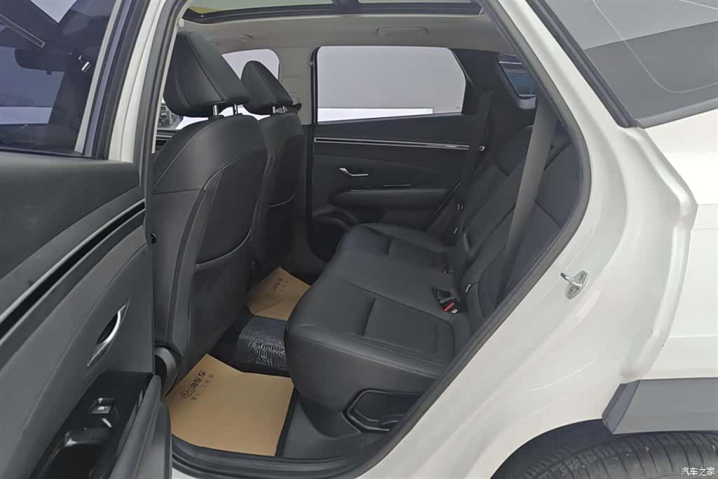 Hyundai Tucson L, 2023 11