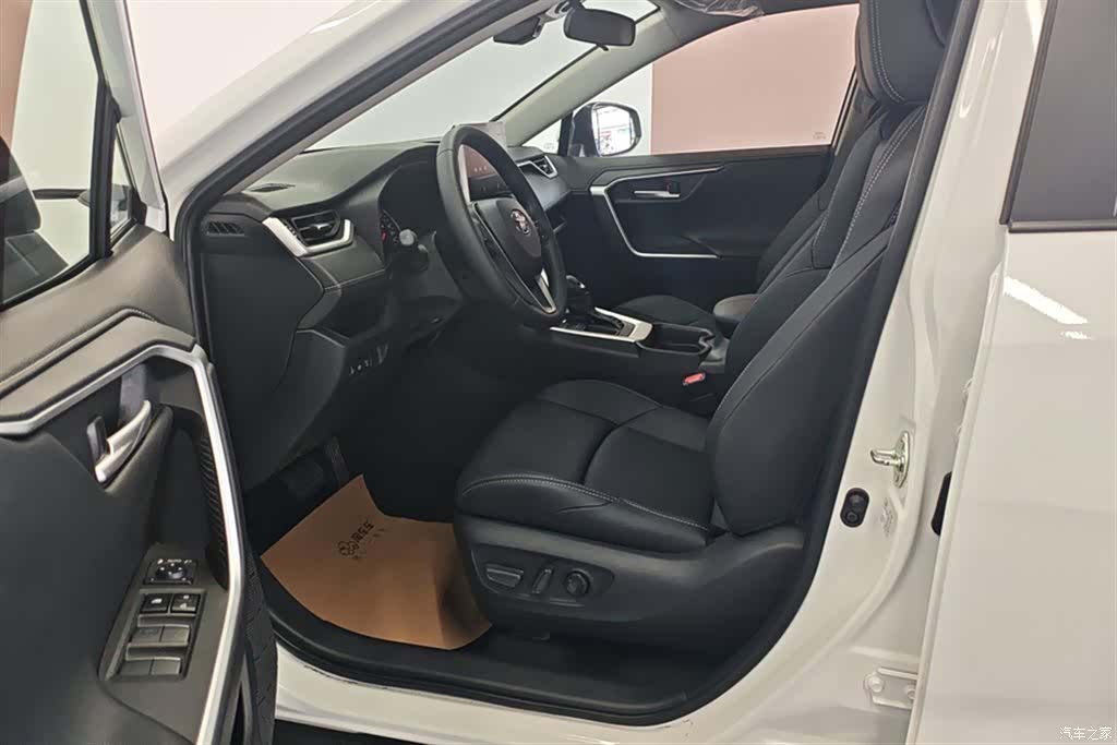 Toyota Wildlander, 2023 9