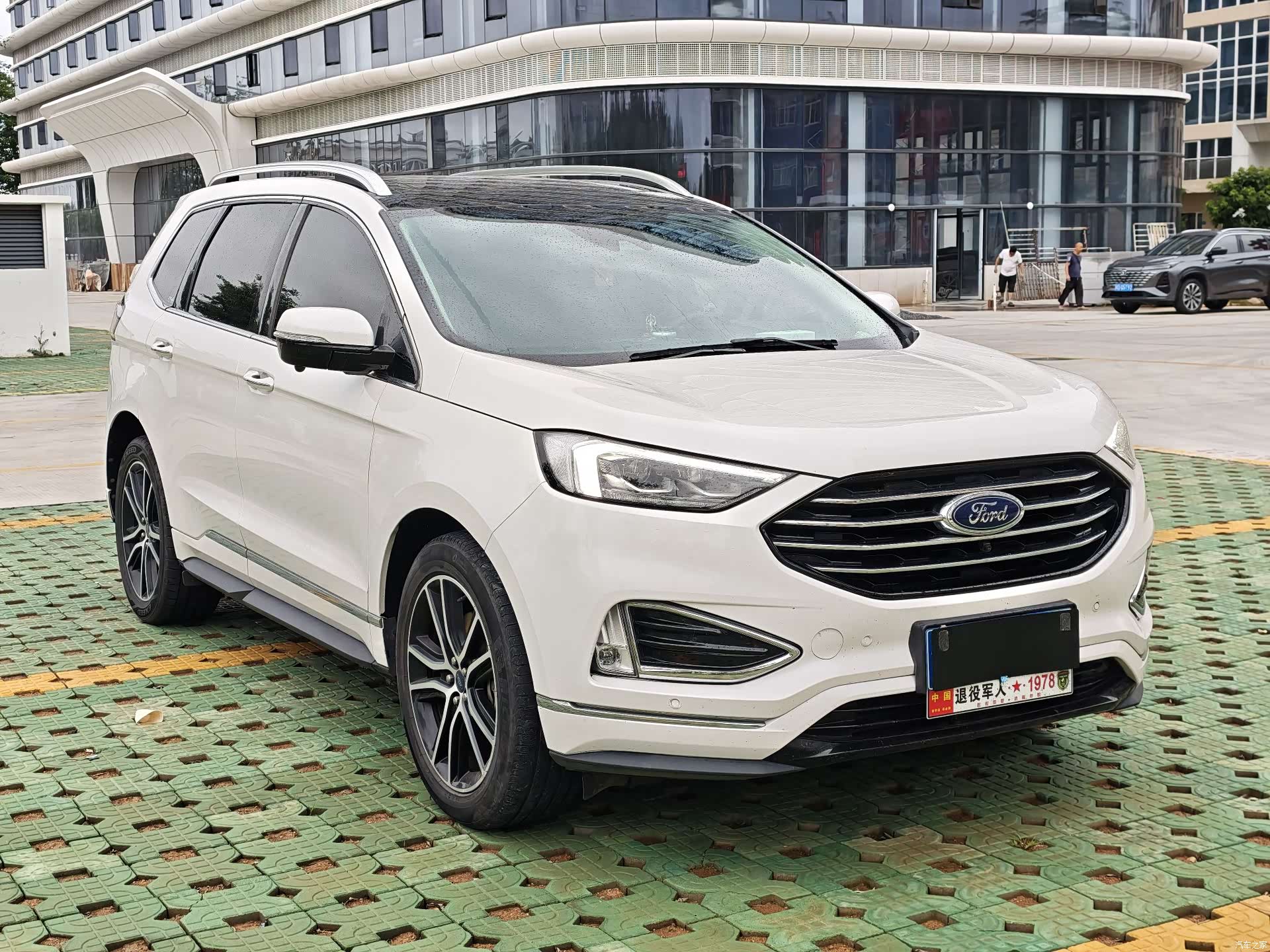 Ford Edge, 2021 3