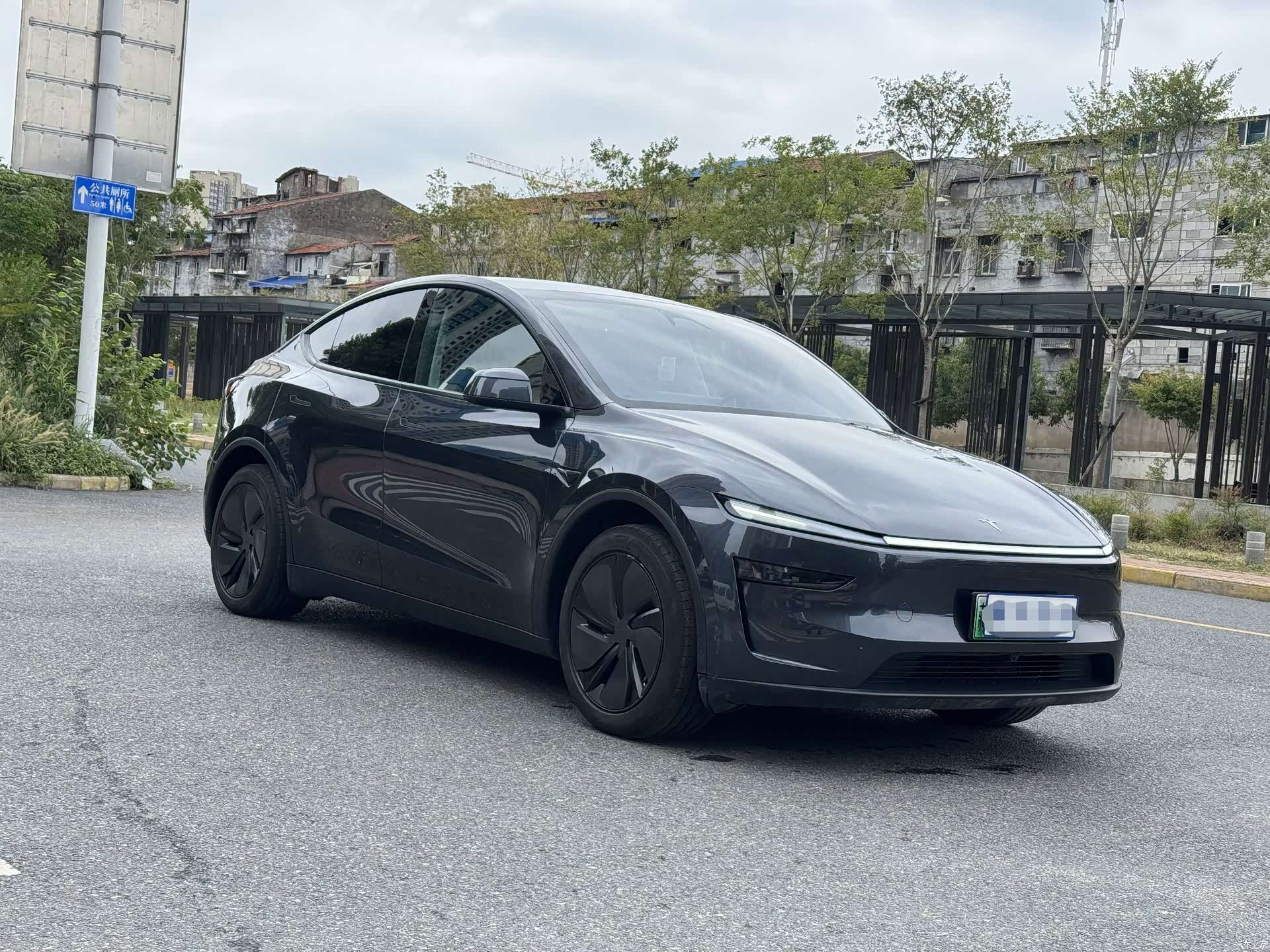 Tesla Model Y, 2025 3