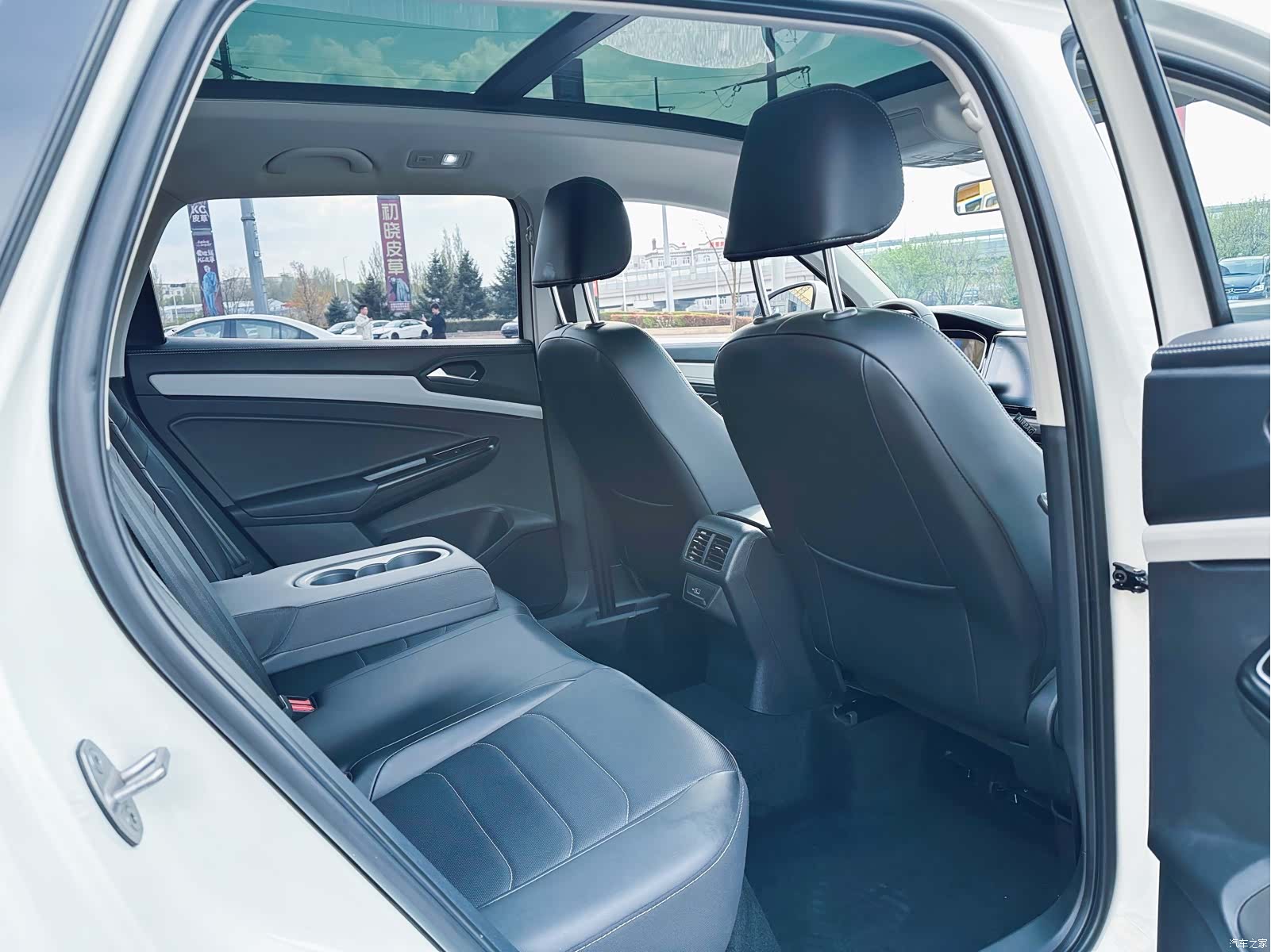 Volkswagen VS7, 2023 10