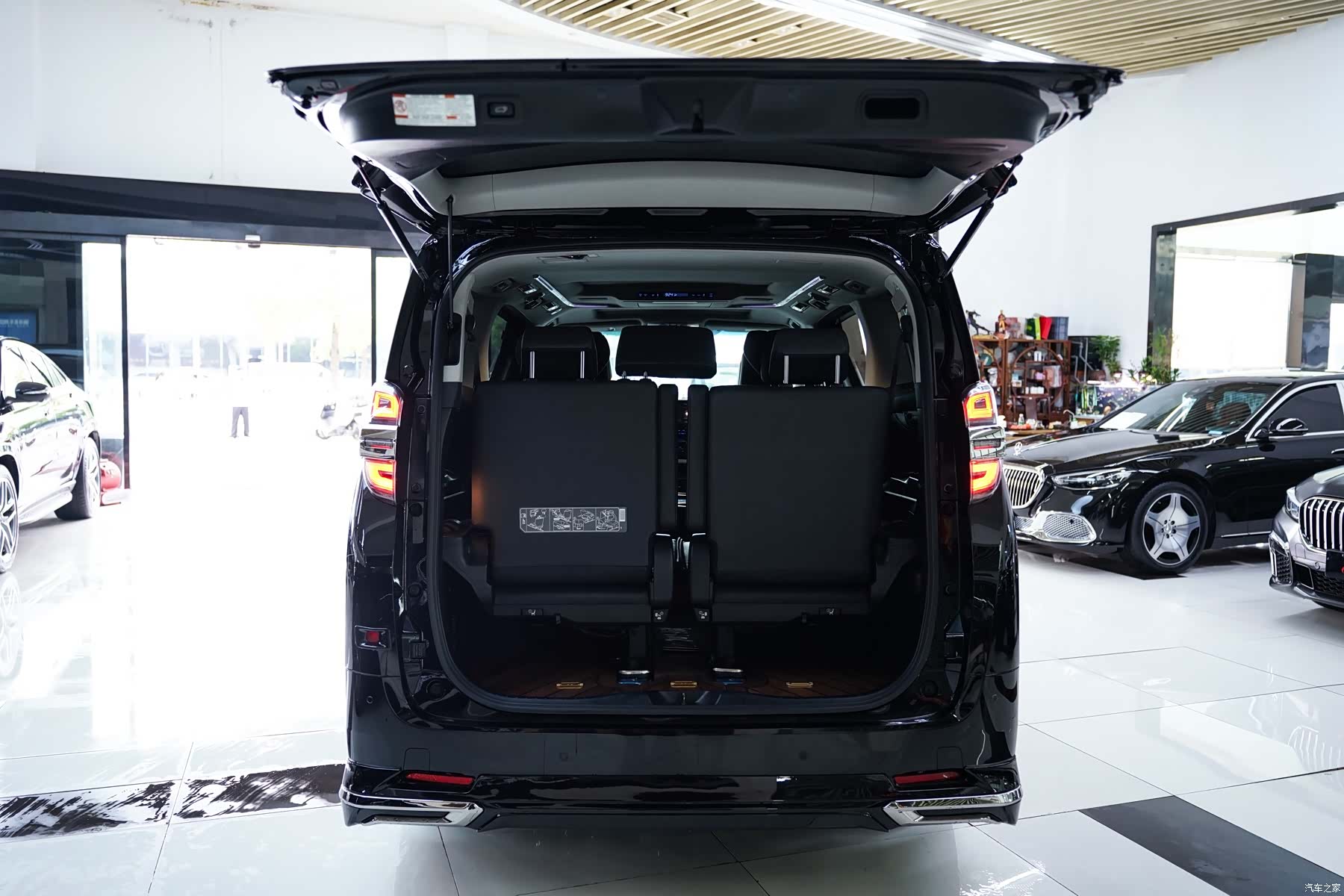 Toyota Vellfire, 2022 14