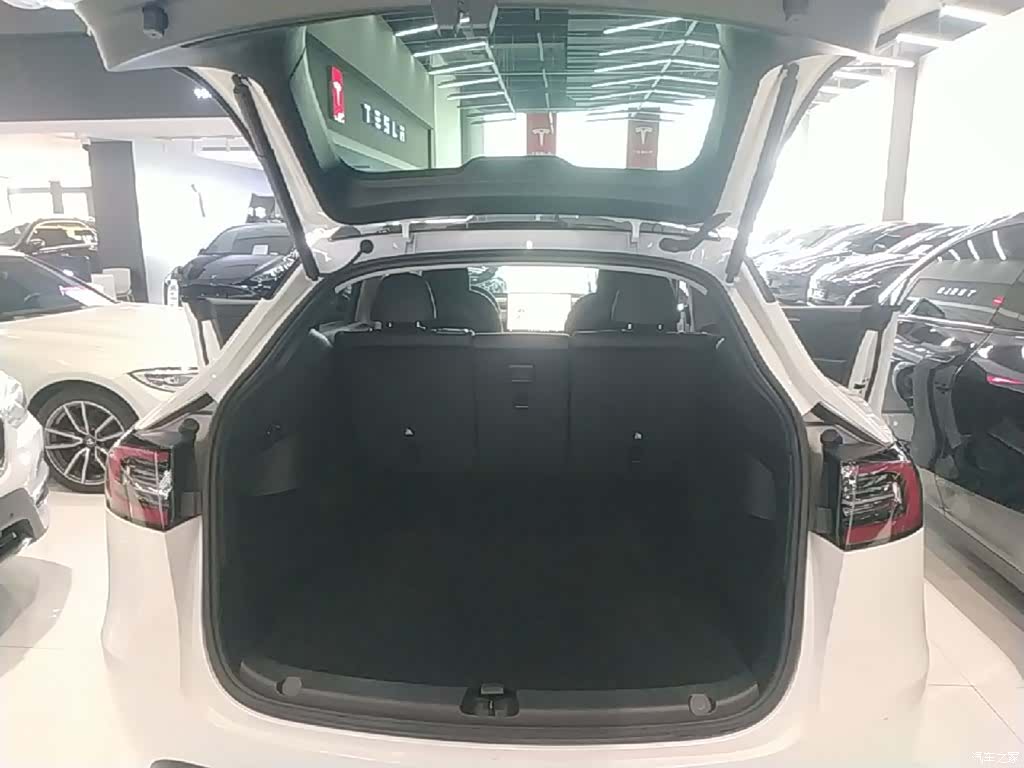 Tesla Model Y, 2022 19
