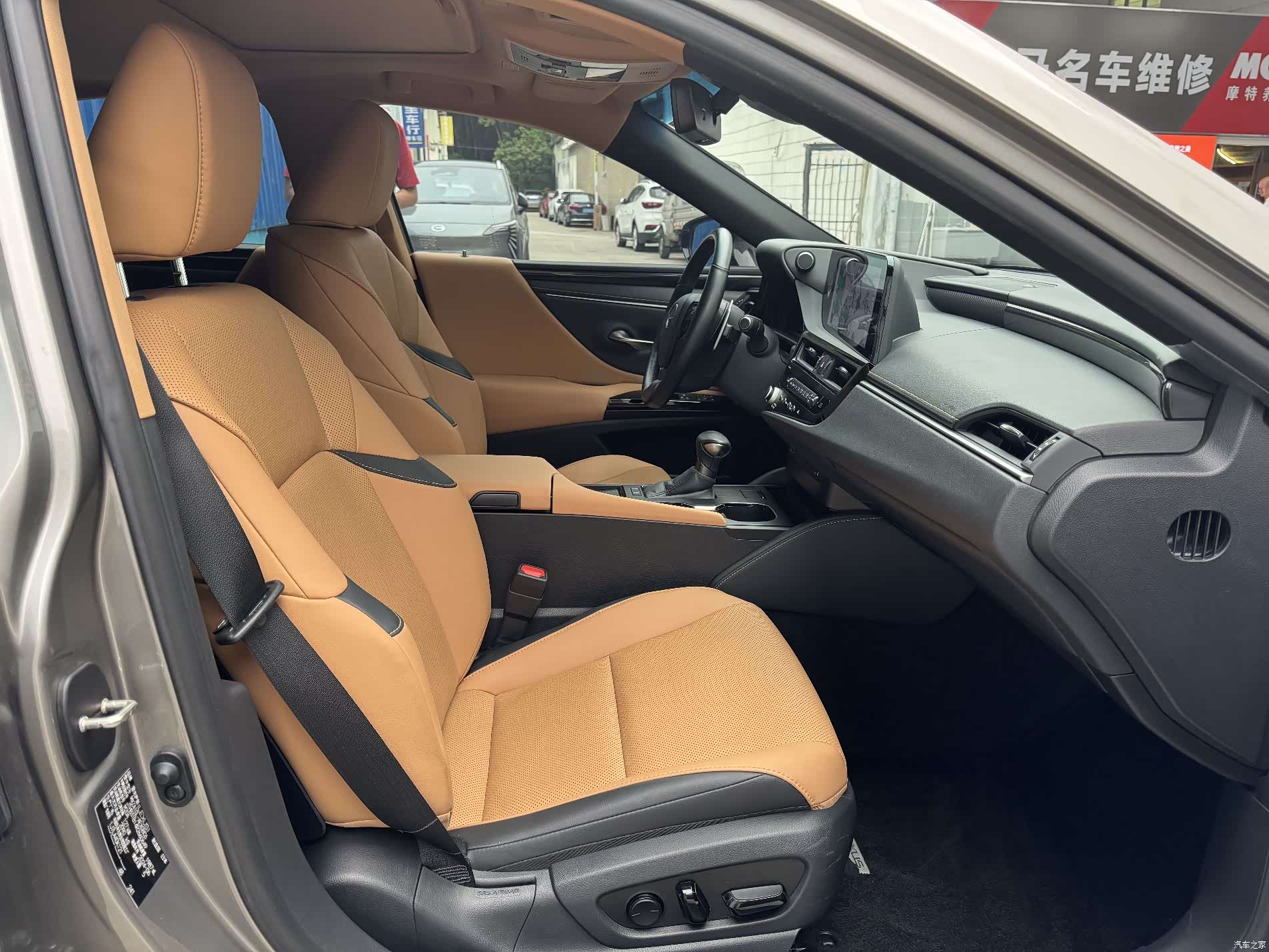 Lexus ES, 2024 10