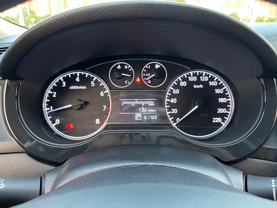 Nissan Tiida 2015, фото 15