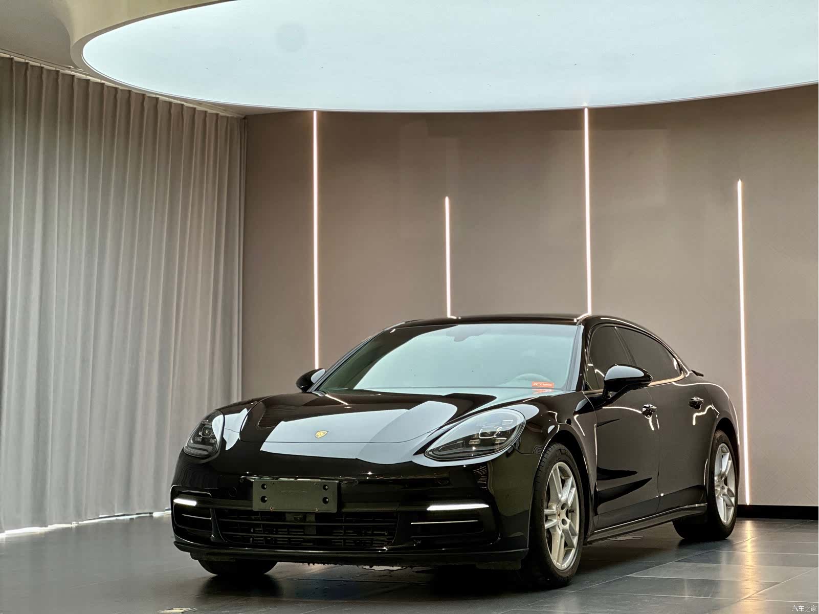 Porsche Panamera, 2017 1