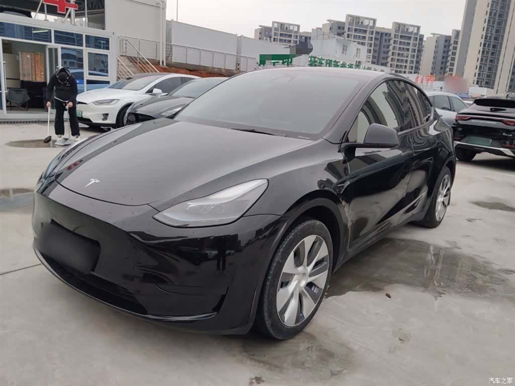 Tesla Model Y, 2023 2