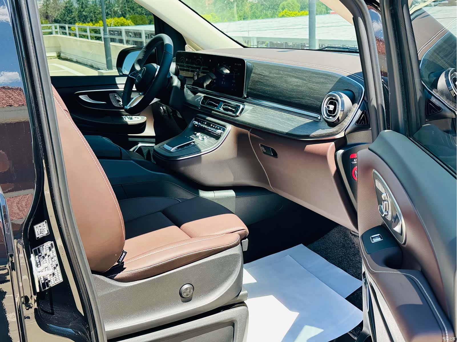 Mercedes-Benz V-Class, 2026 39