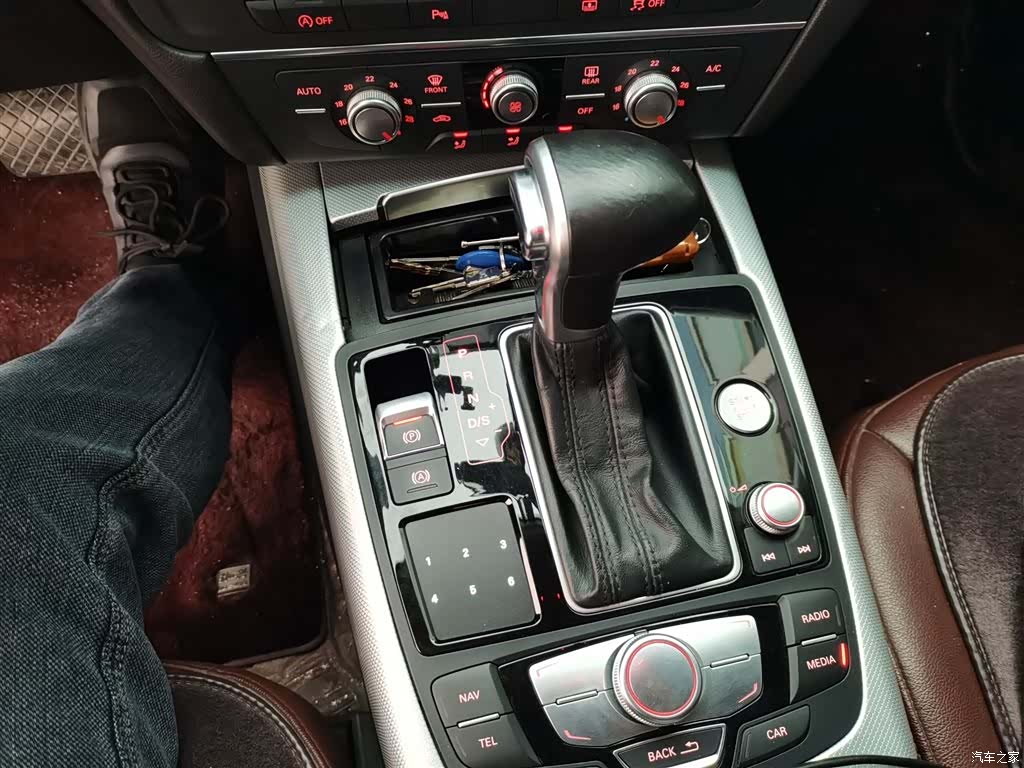 Audi A6L, 2015 10