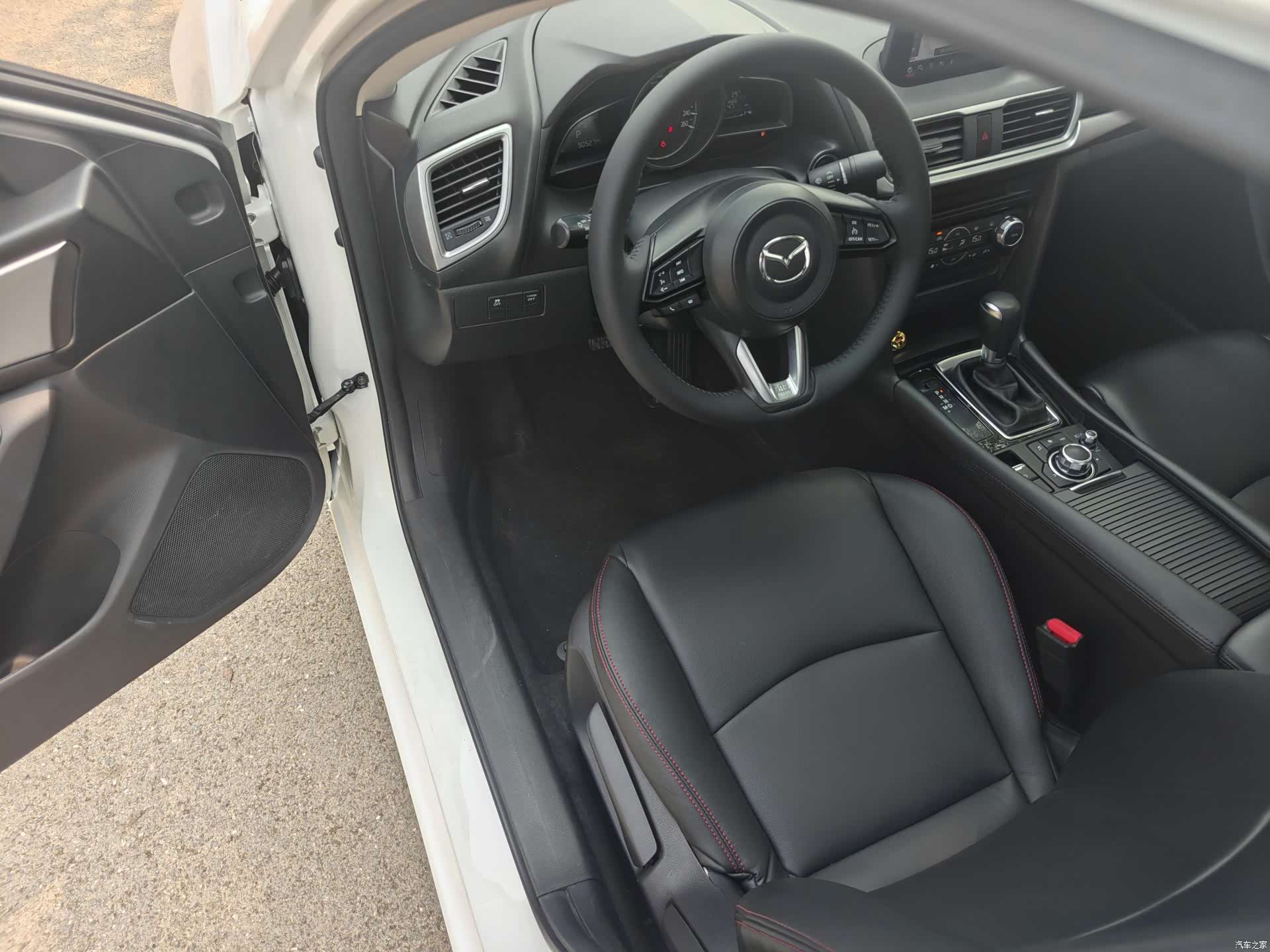 Mazda Mazda3, 2018 11