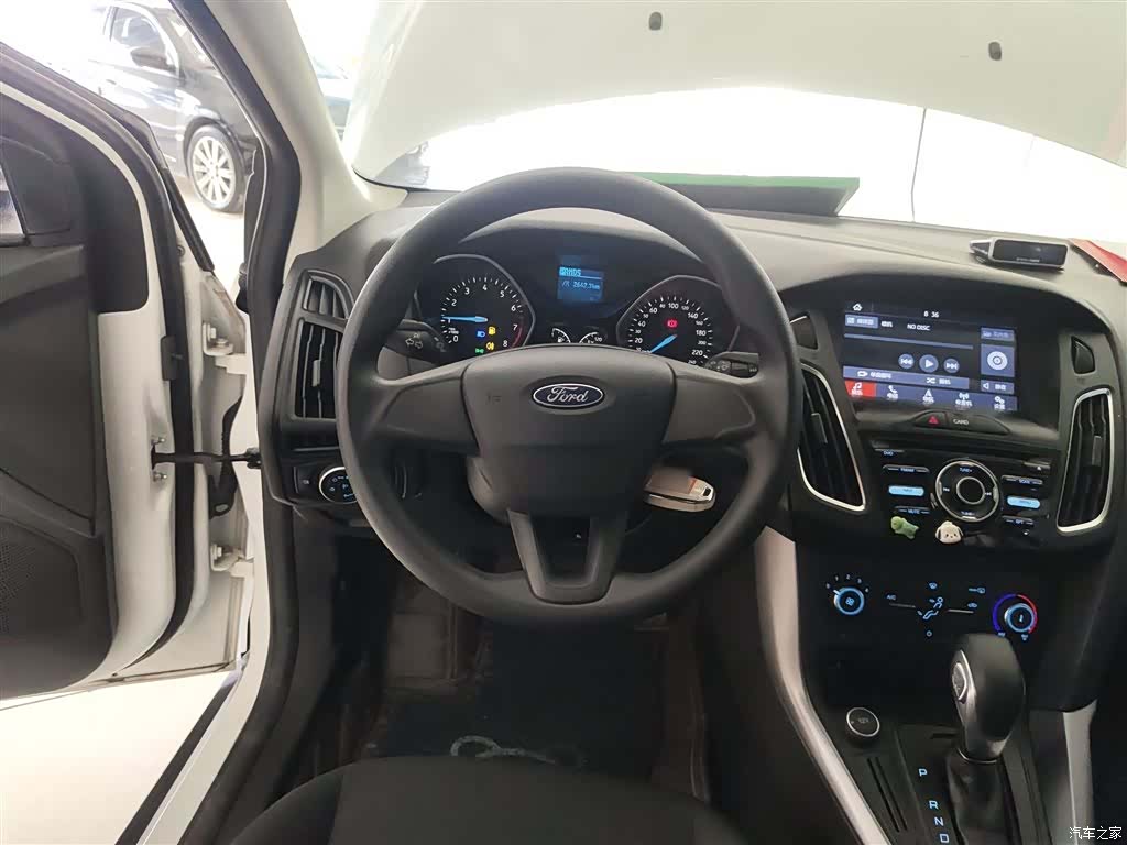 Ford Focus, 2018 11