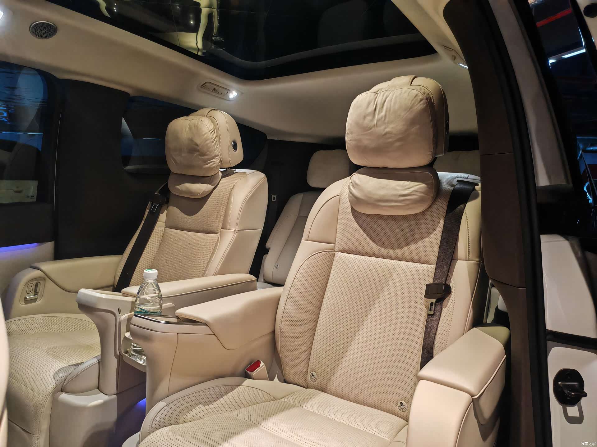 Li Auto MEGA, 2025 36