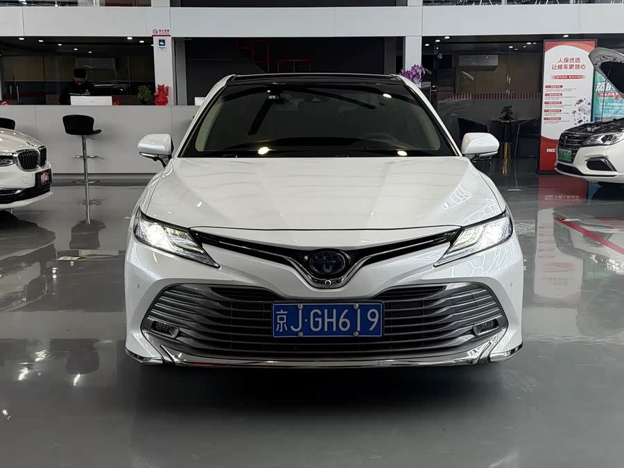 Toyota Camry 2019, фото 2