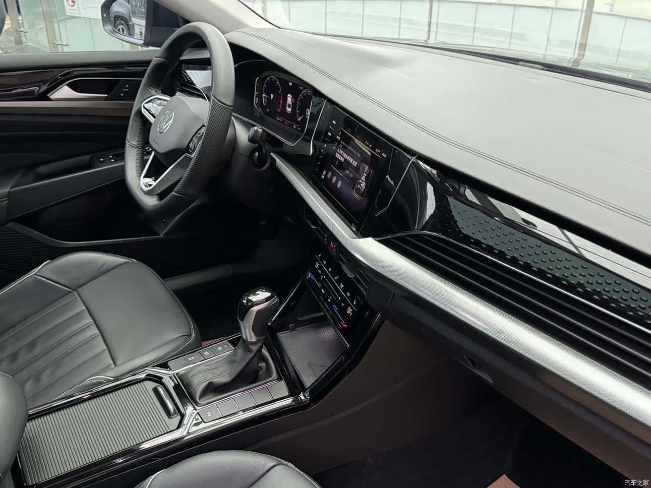 Volkswagen Passat, 2023 15