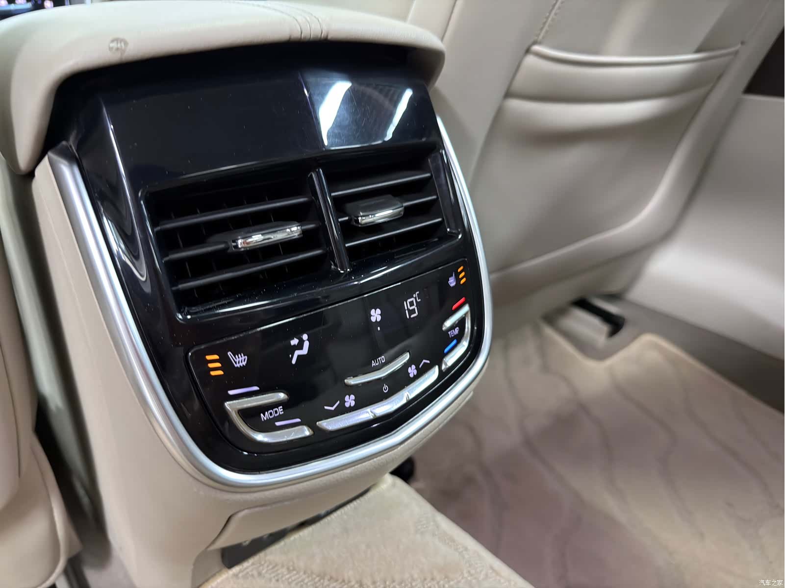 Cadillac XTS, 2013 21