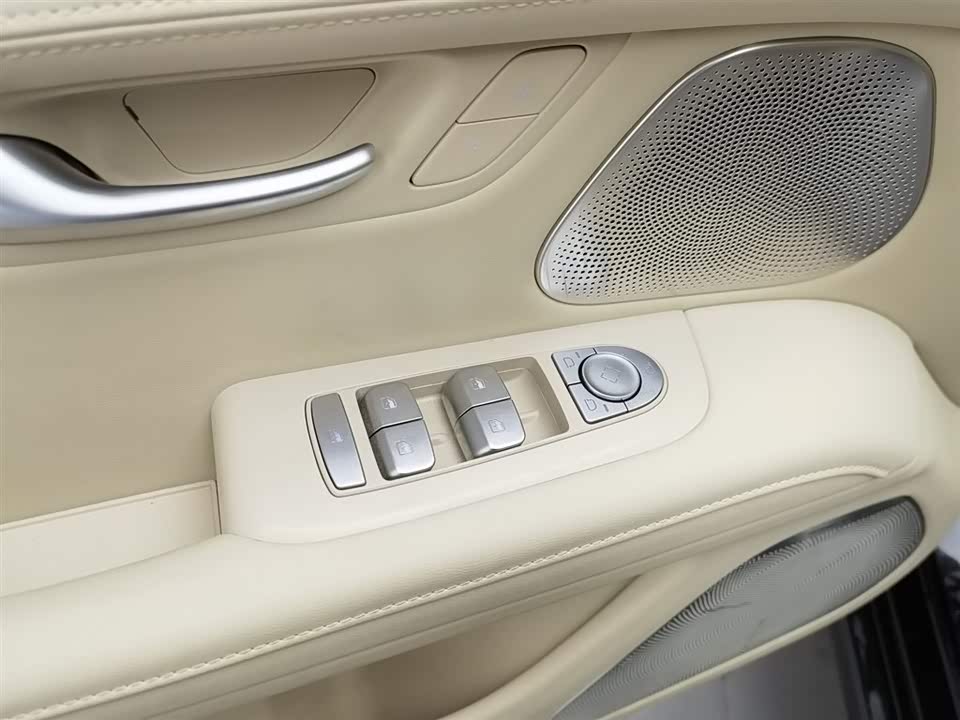 AITO Ask the world M5