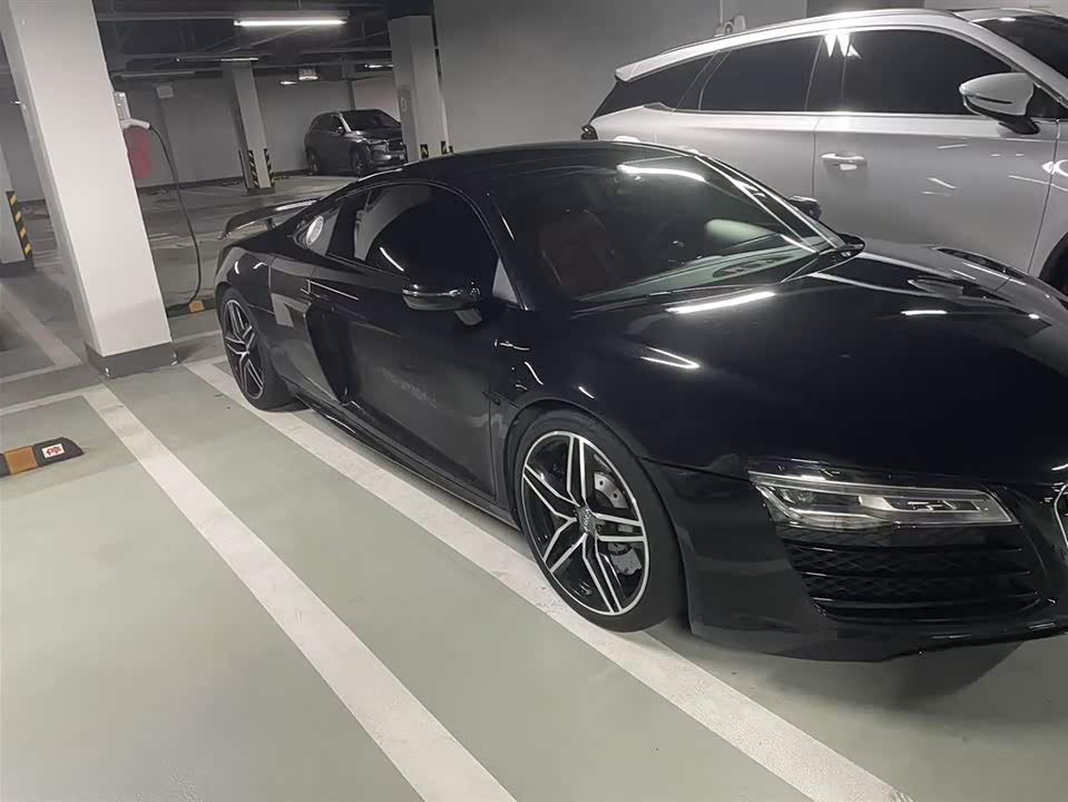 Audi R8
