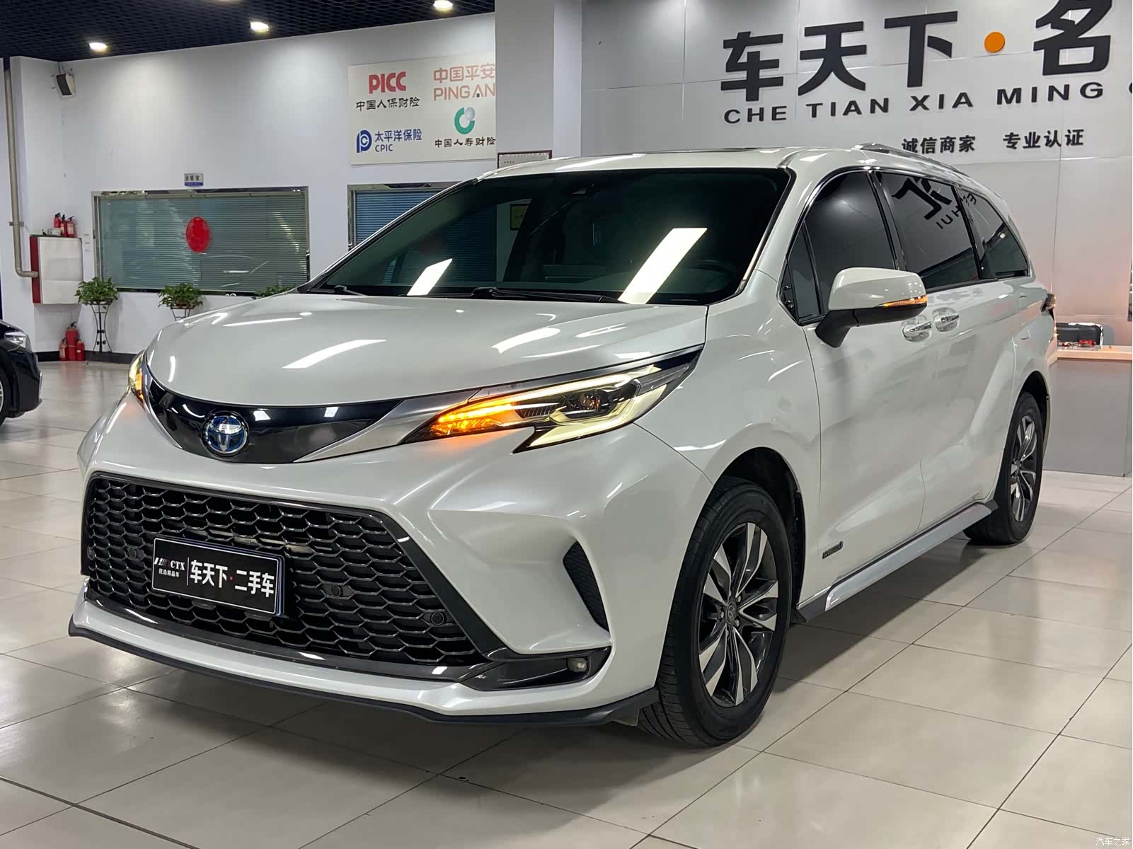 Toyota Granvia, 2023 1