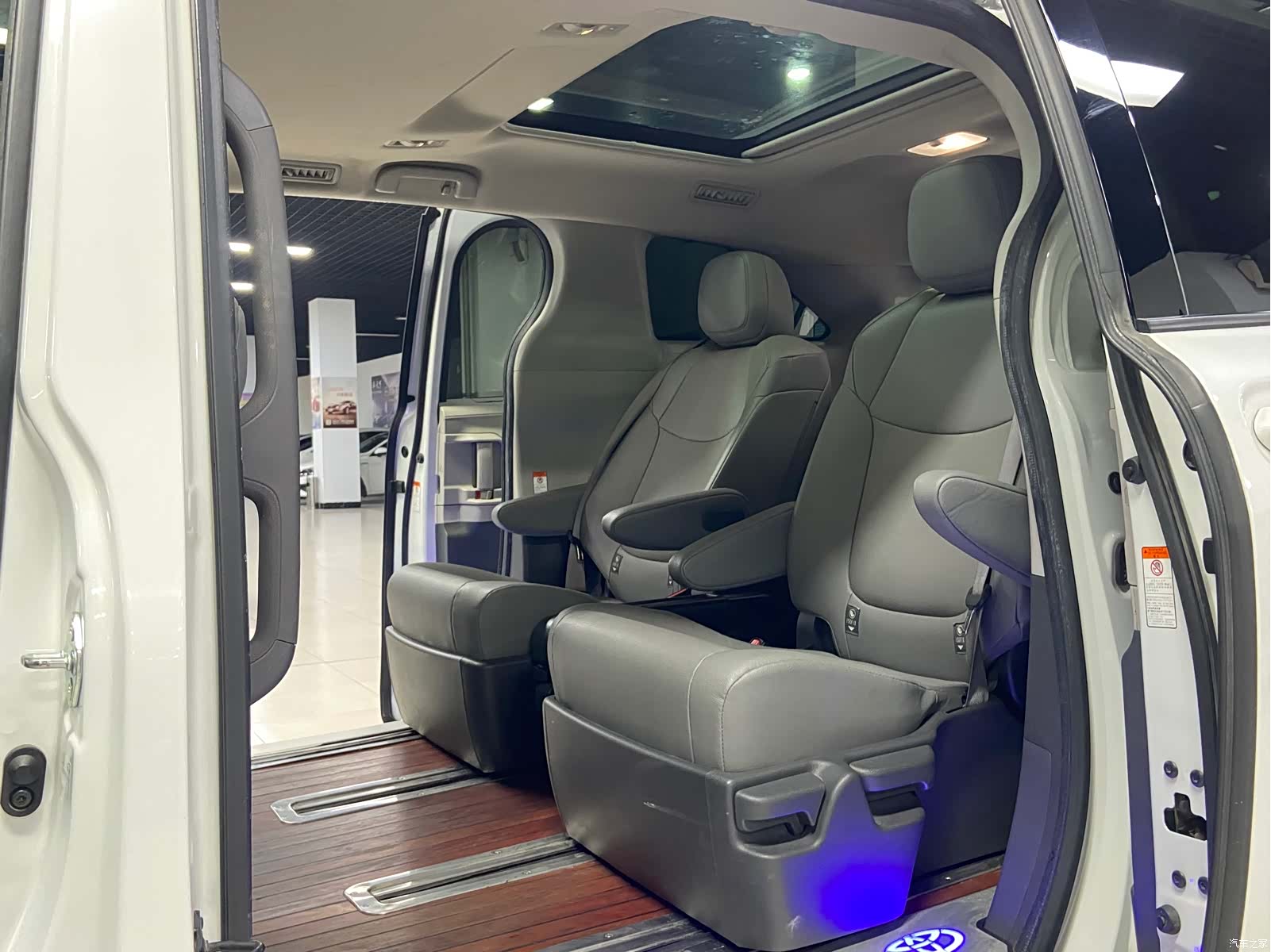 Toyota Granvia, 2023 8