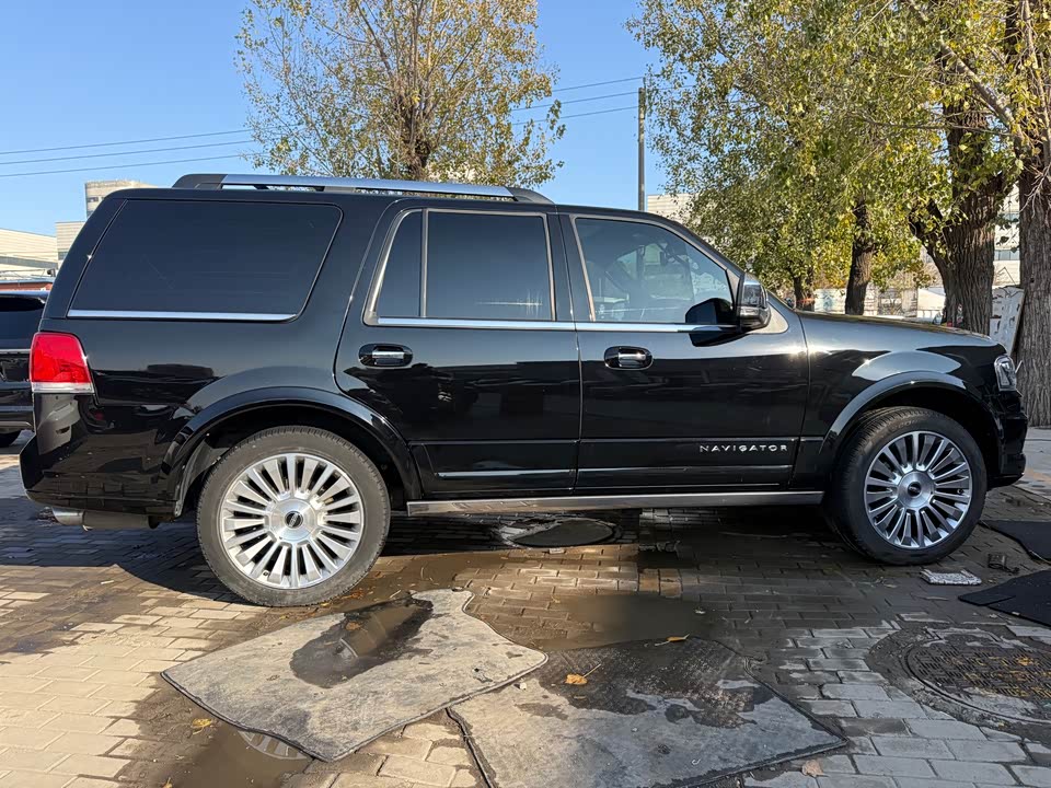 Lincoln Navigator