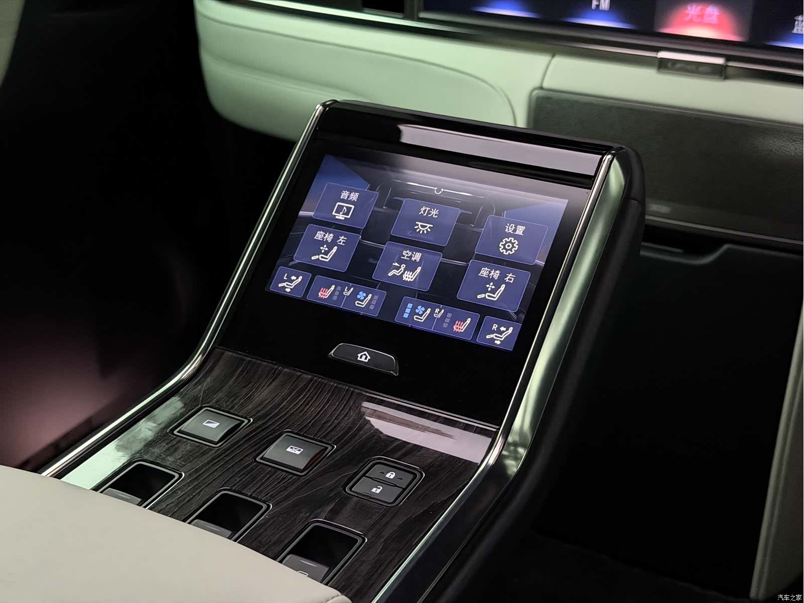 Lexus LM, 2022 19