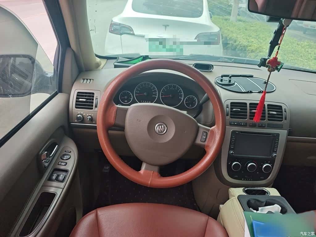 Buick GL8, 2015 3