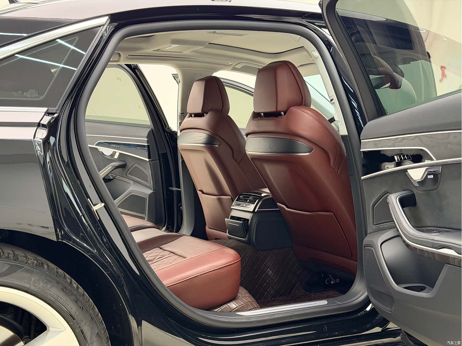 Audi A8L, 2023 10